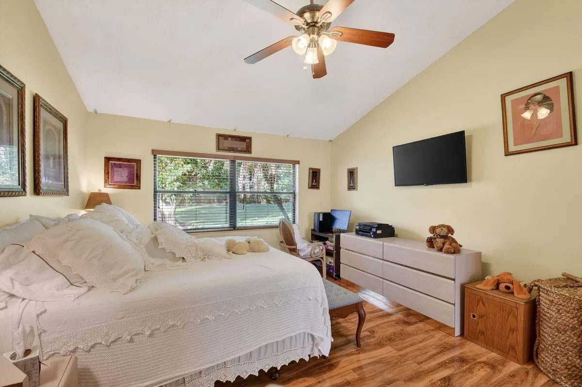  Residence photo 25