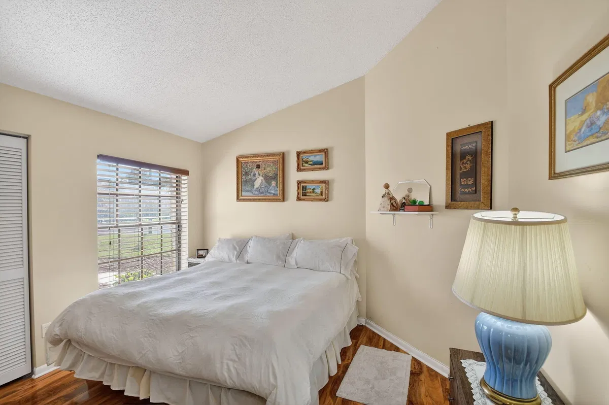  Residence photo 34
