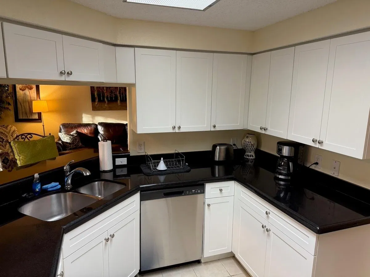 Unit 305 photo 7
