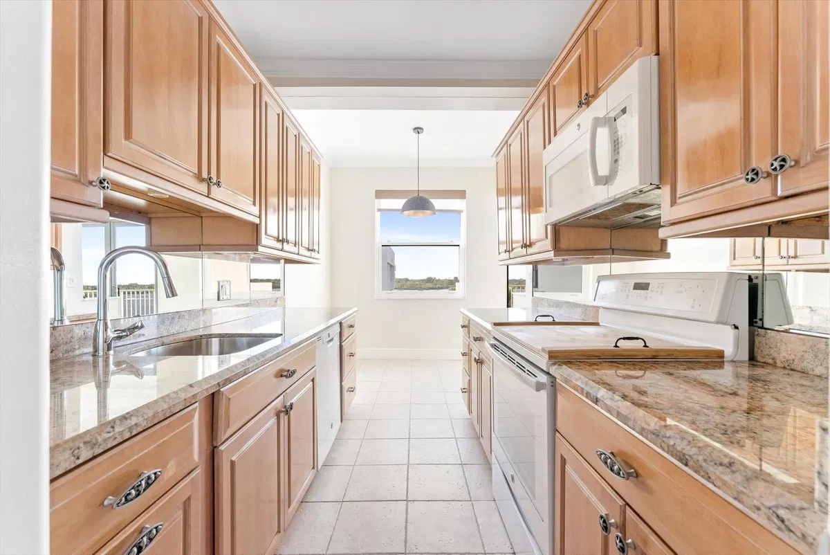 2860 S Ocean Palm Beach Unit 601 photo 7