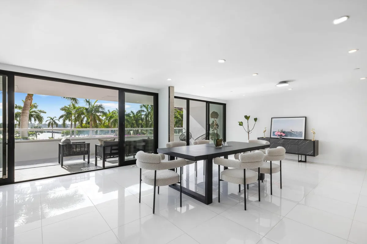 The Plaza of The Palm Beaches Unit Th3f