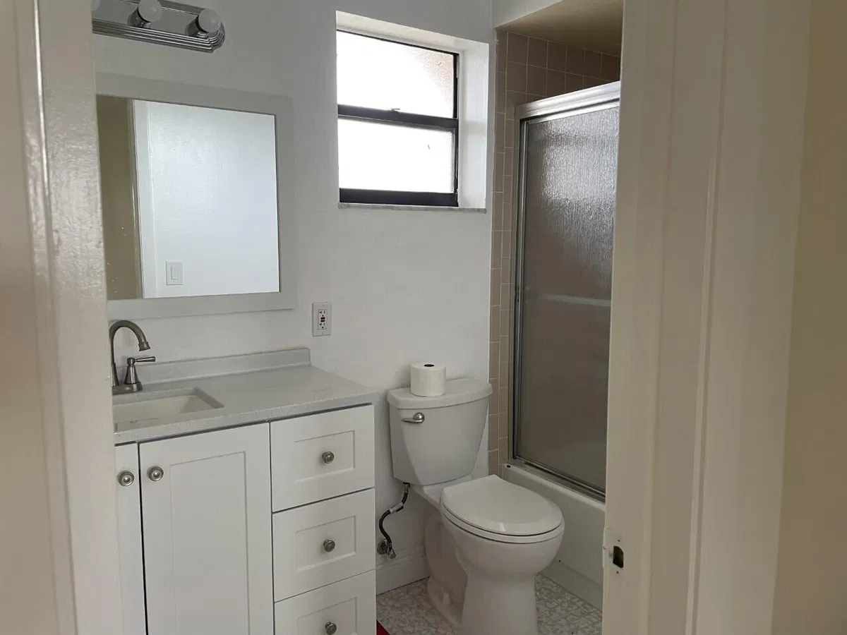 Unit 605 photo 4