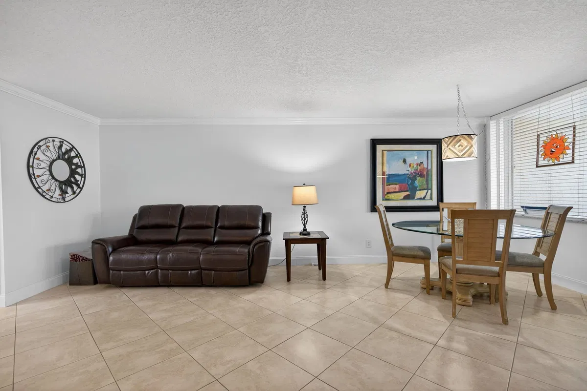 Unit 409 photo 16