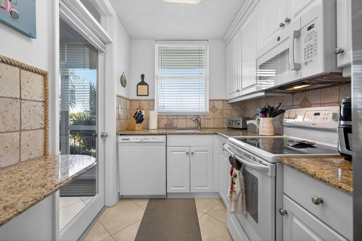 Unit 409 photo 25