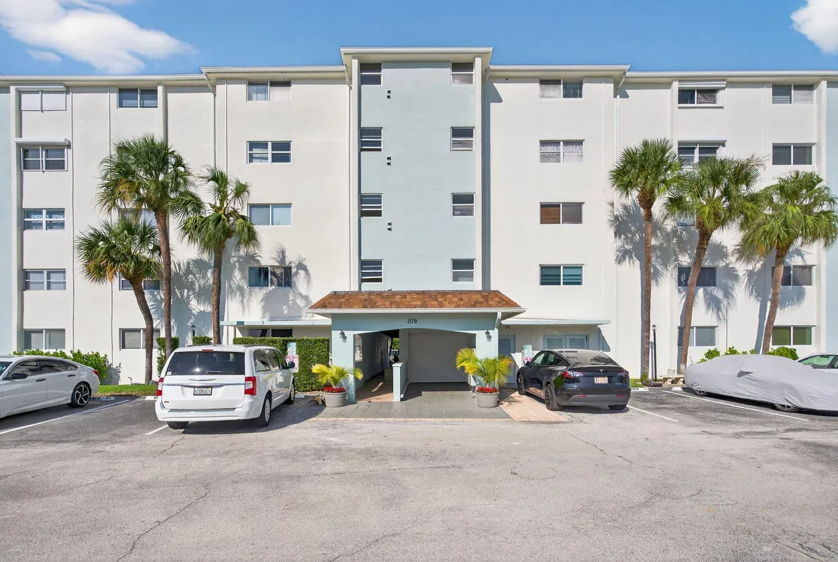 Unit 409 photo 28