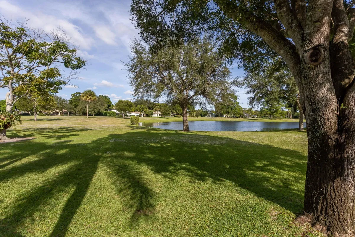 Boca Bath & Tennis Residence photo 16