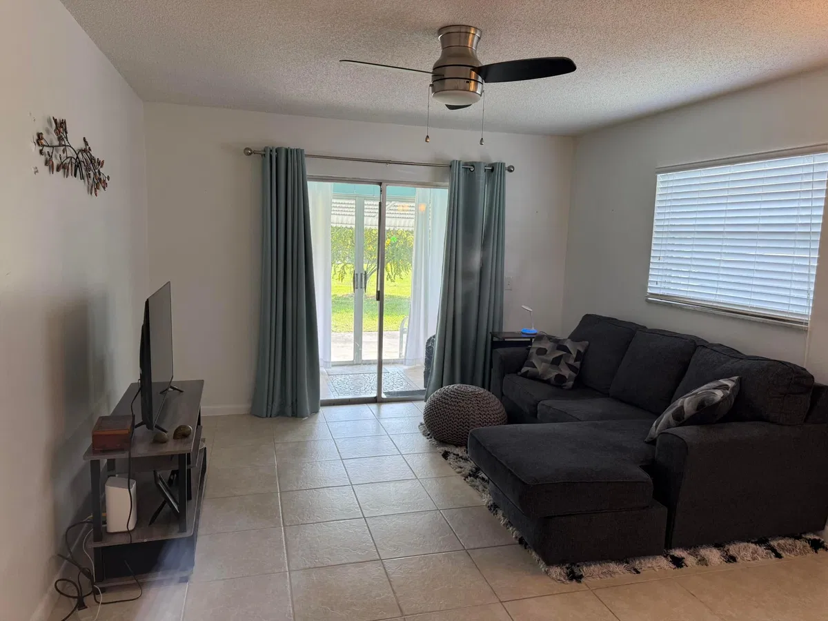 Unit 152 photo 4