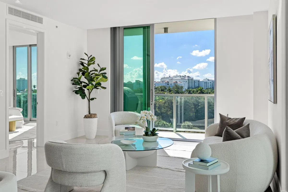 Royal Palm Residences Boca Raton Unit 604 photo 4