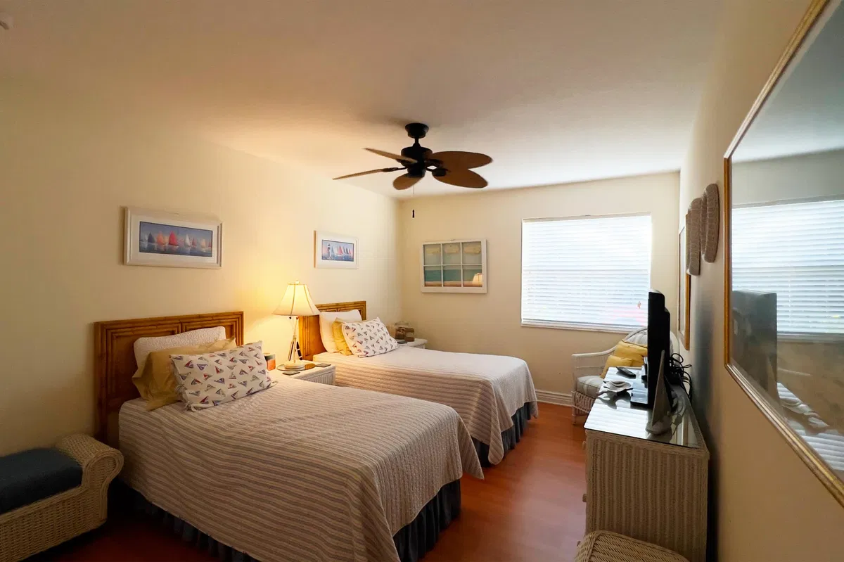 Unit 15 photo 19