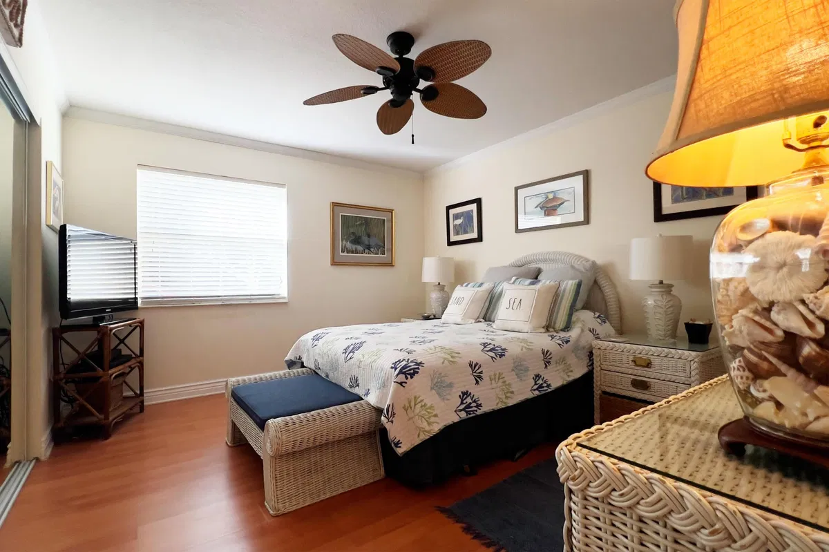 Unit 15 photo 22