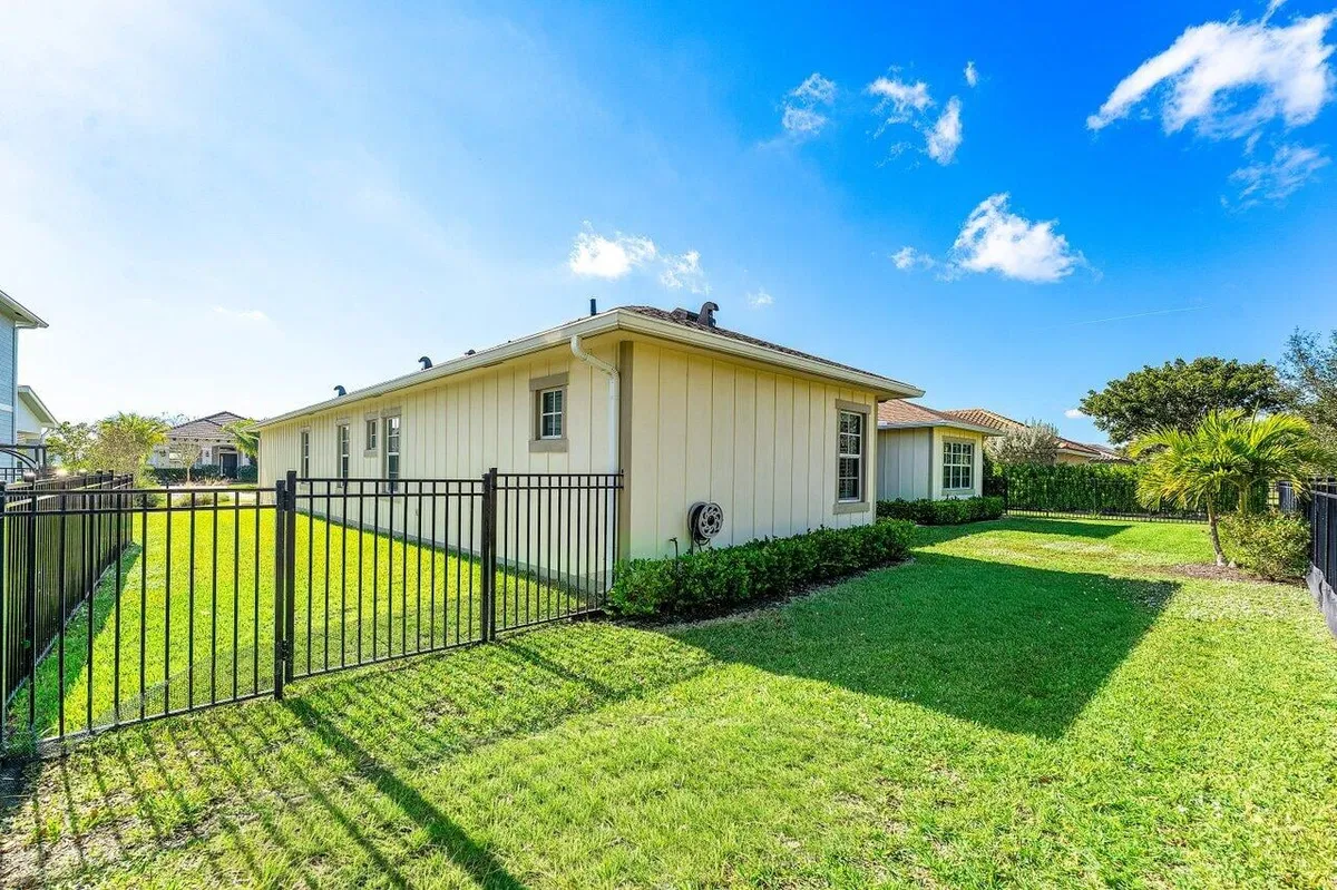 Residence photo 49