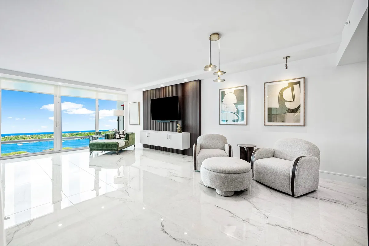 The Plaza of The Palm Beaches Unit 15a