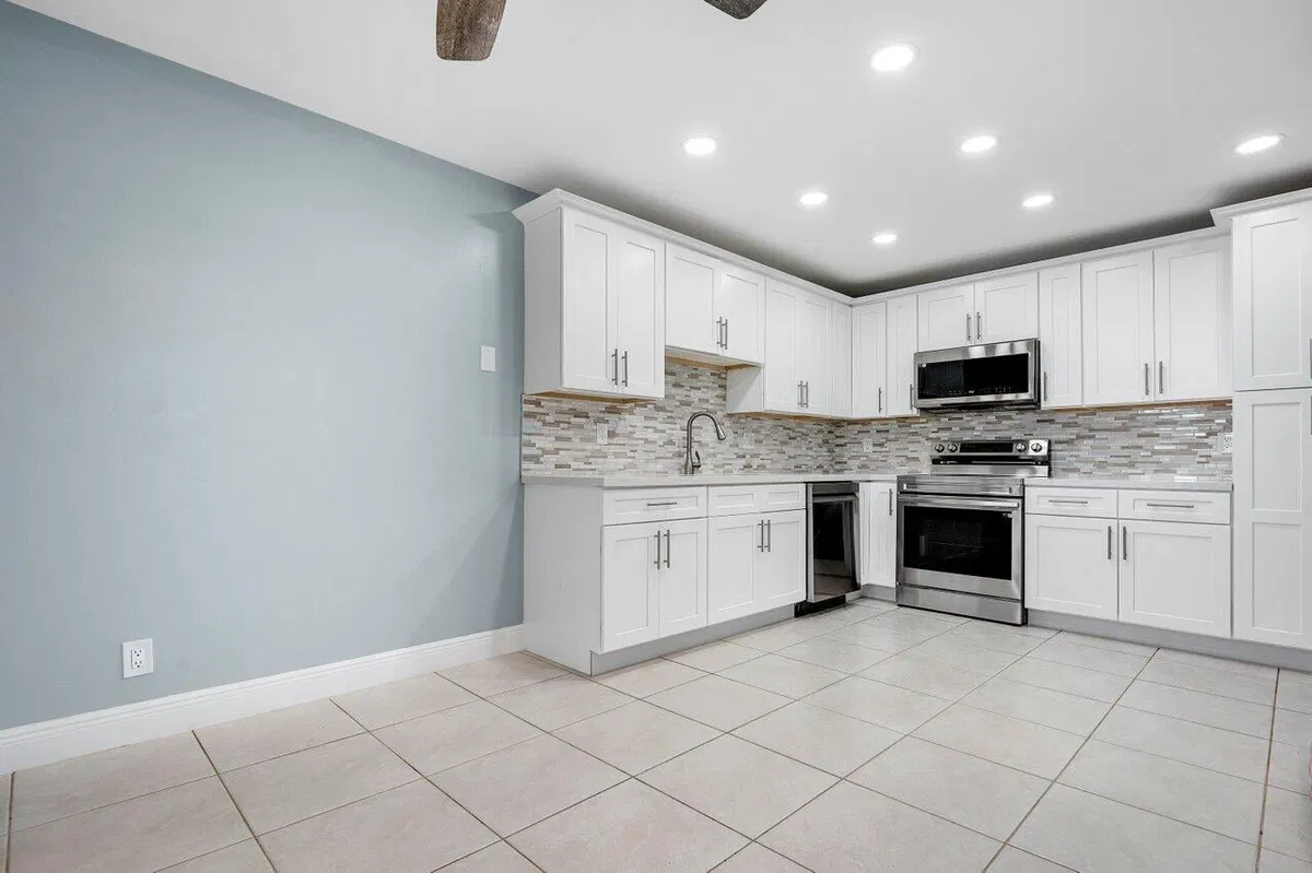 Unit 204 photo 4