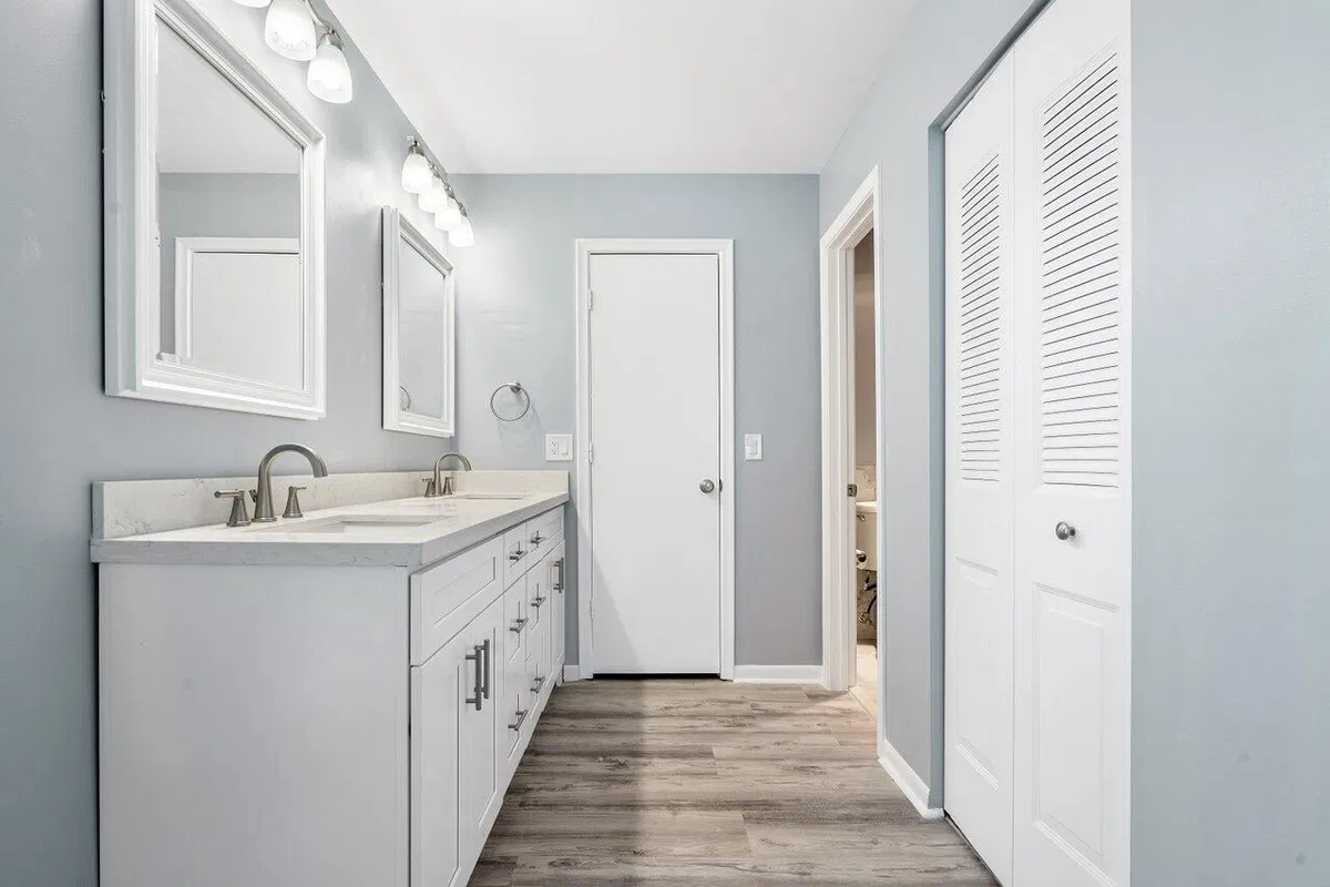 Unit 204 photo 19