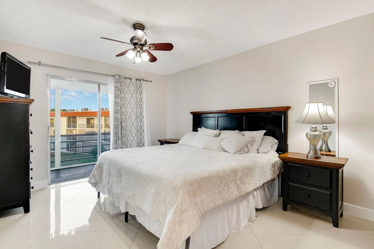 Unit 314 photo 13