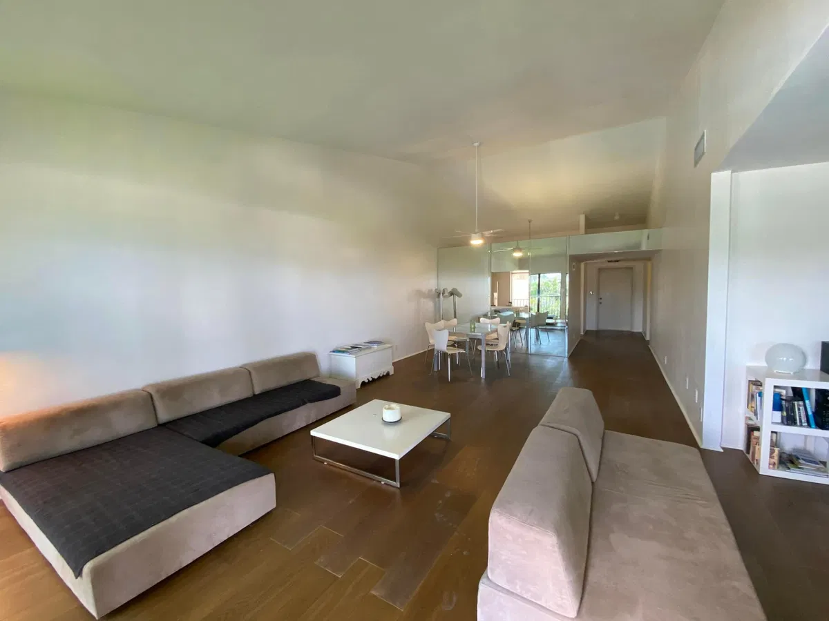 Unit 208 photo 4