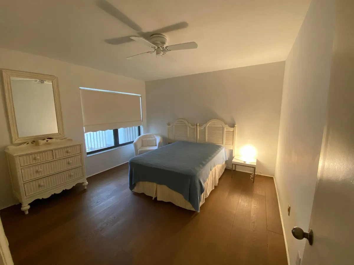 Unit 208 photo 7