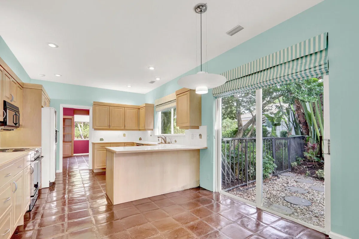 Frenchman's Creek Residence photo 16