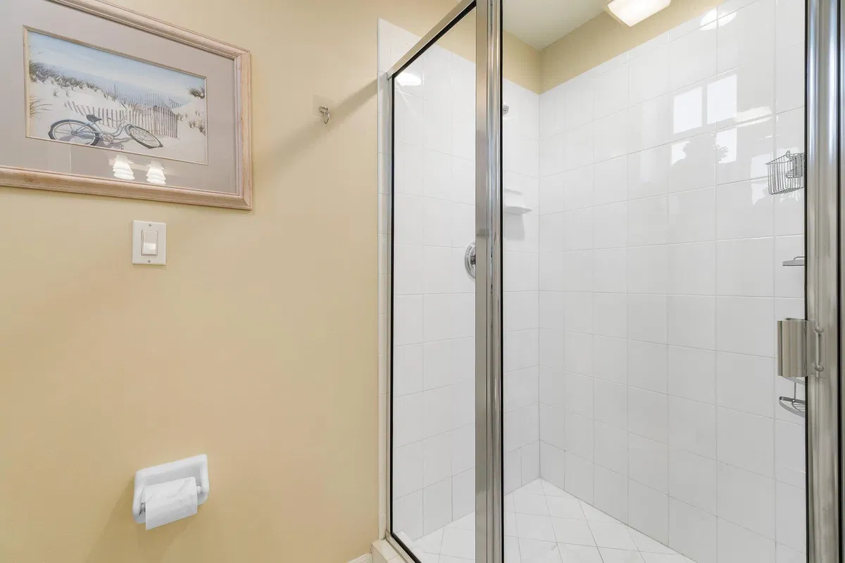 Unit 122 photo 16