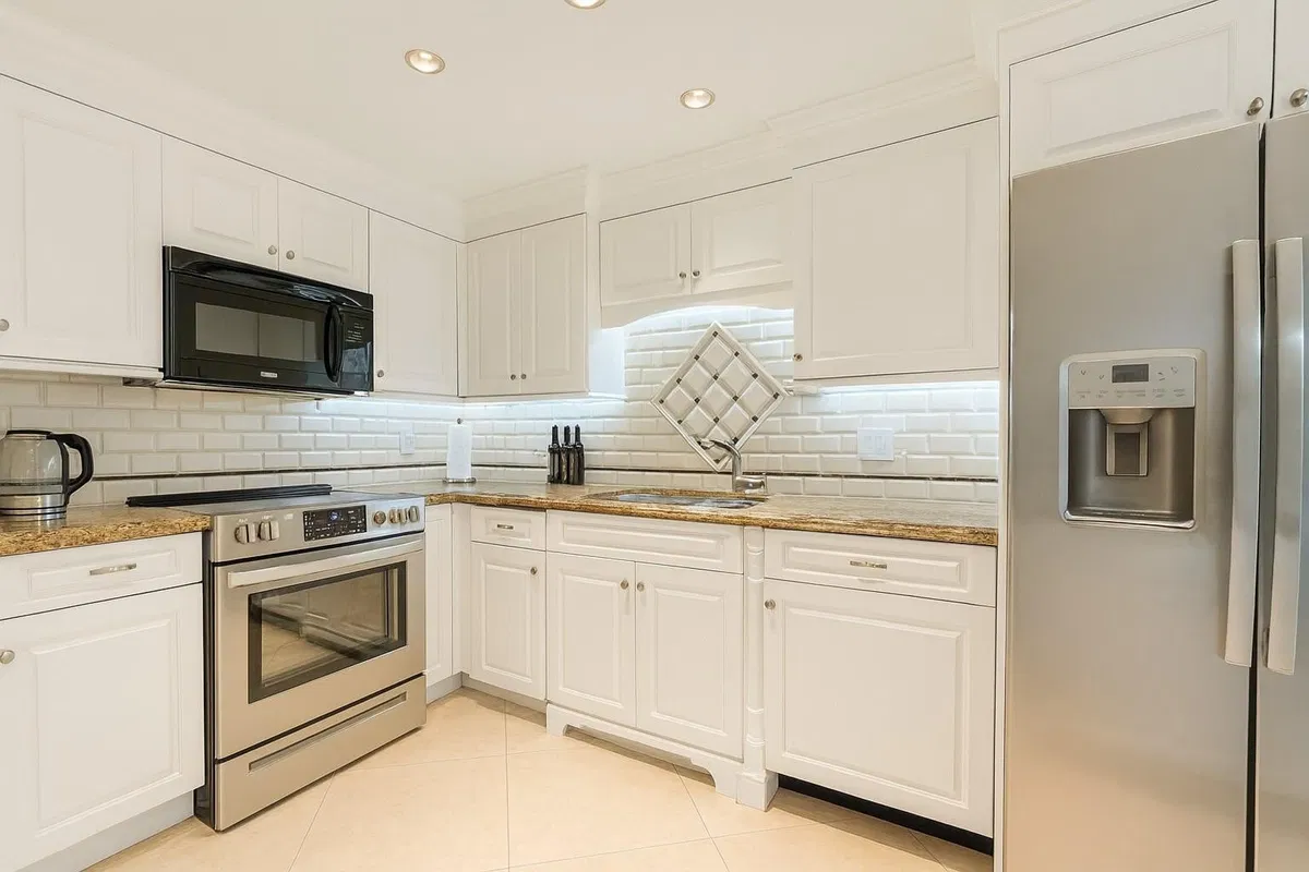 Unit 608 photo 4