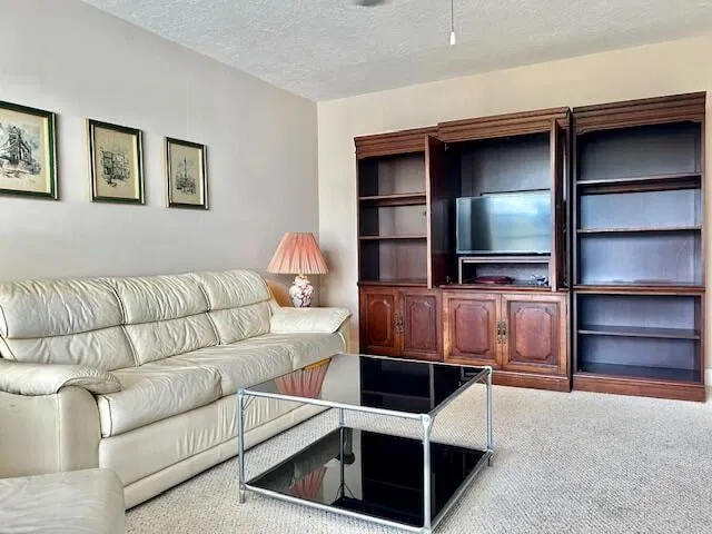 Residence photo 4