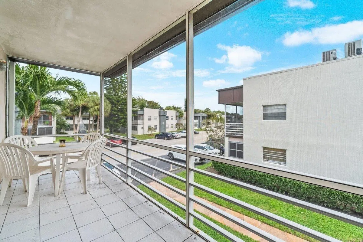 Residence photo 16