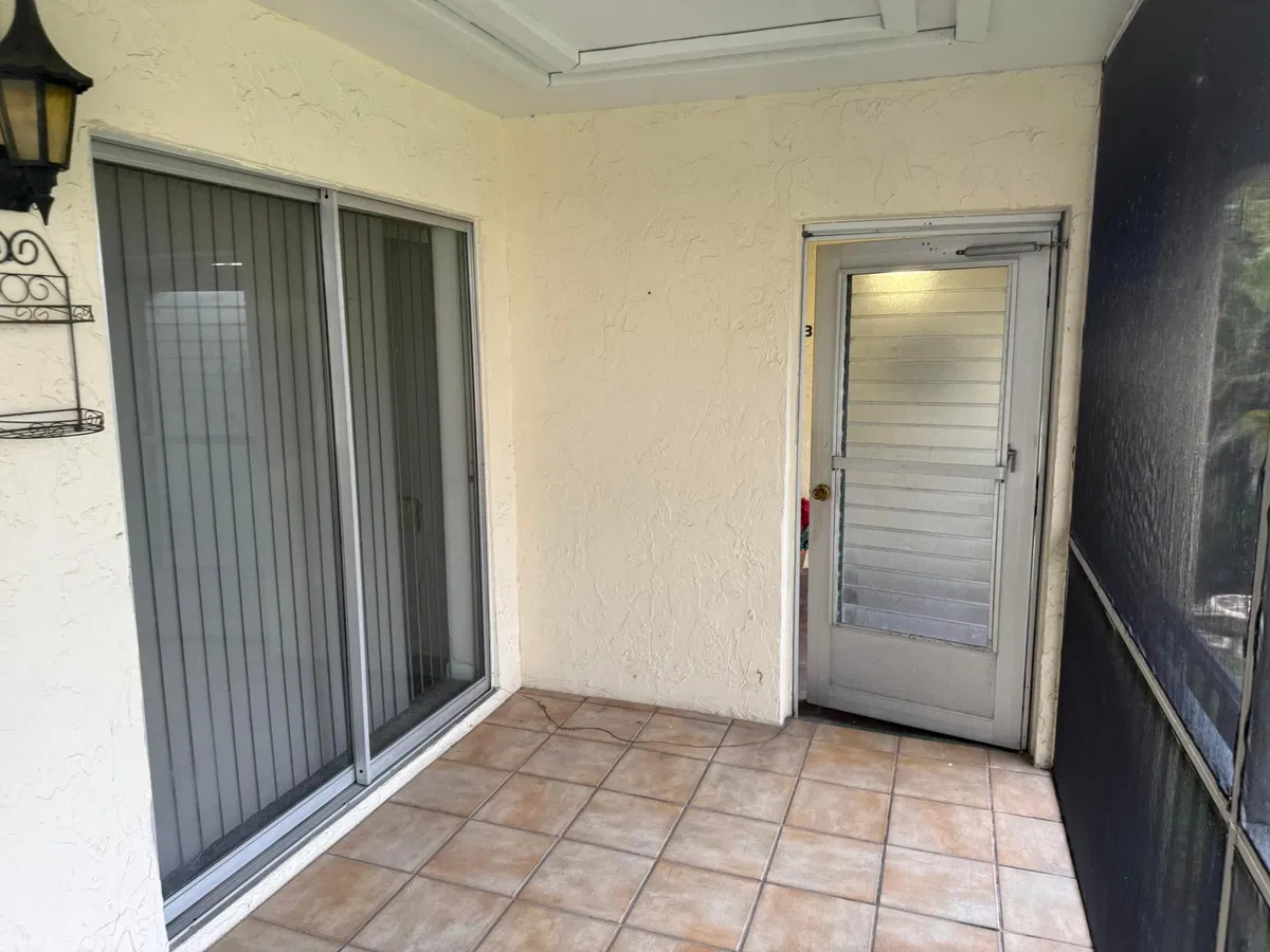 Unit C-2 photo 7