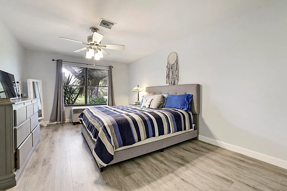 Eastpointe Country Club Residence photo 19