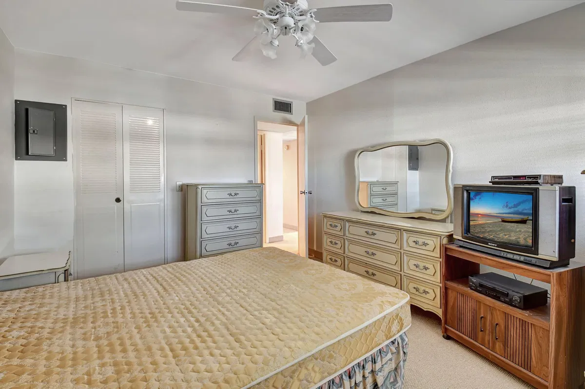 Residence photo 22