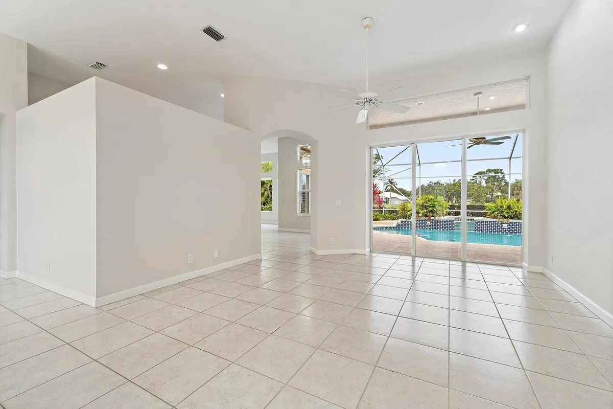 Monarch Country Club Residence photo 10