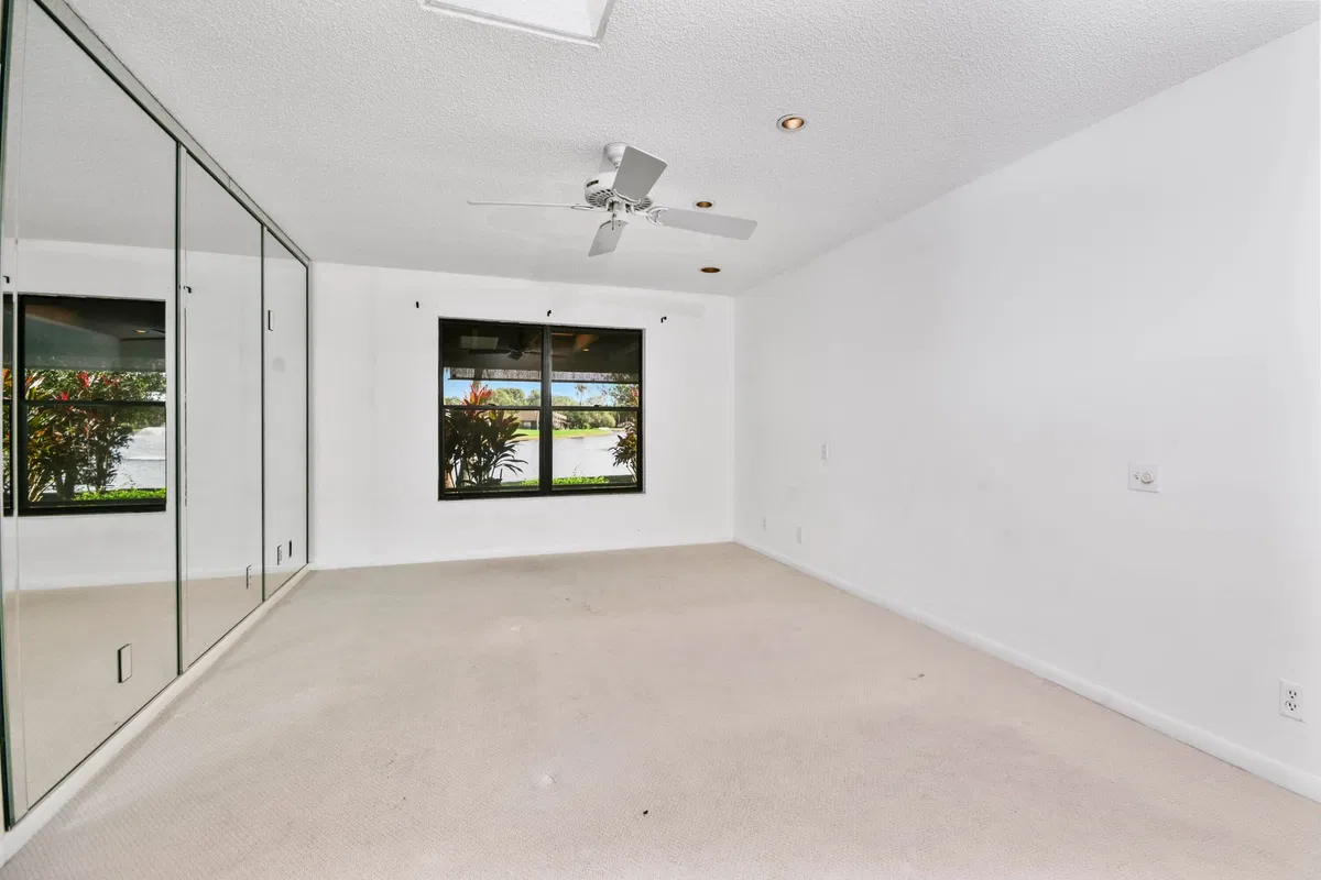 Eastpointe Country Club Residence photo 7