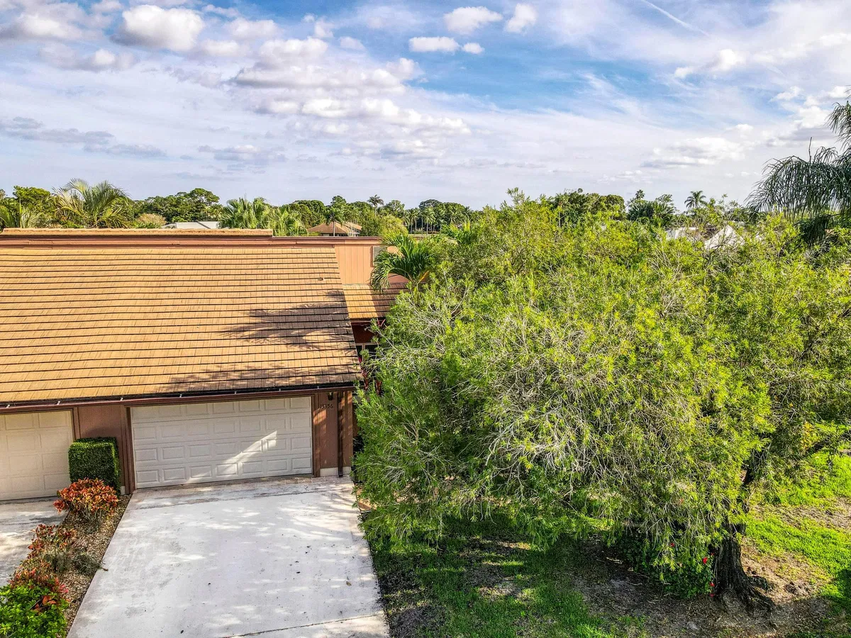 Eastpointe Country Club Residence photo 19