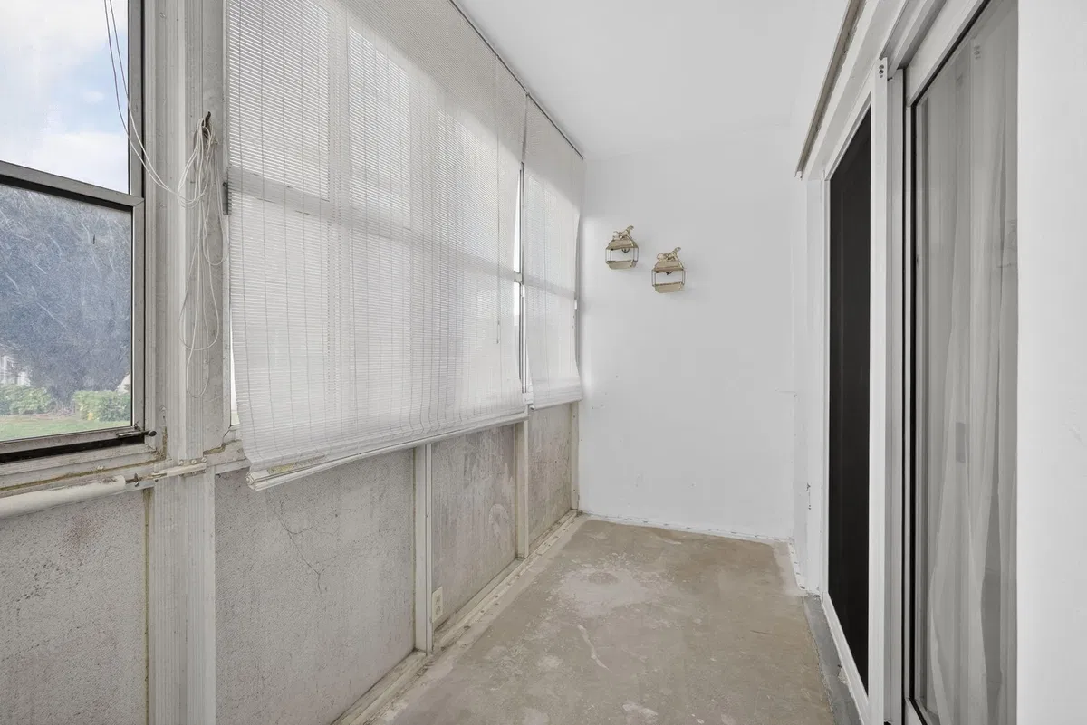  Residence photo 28