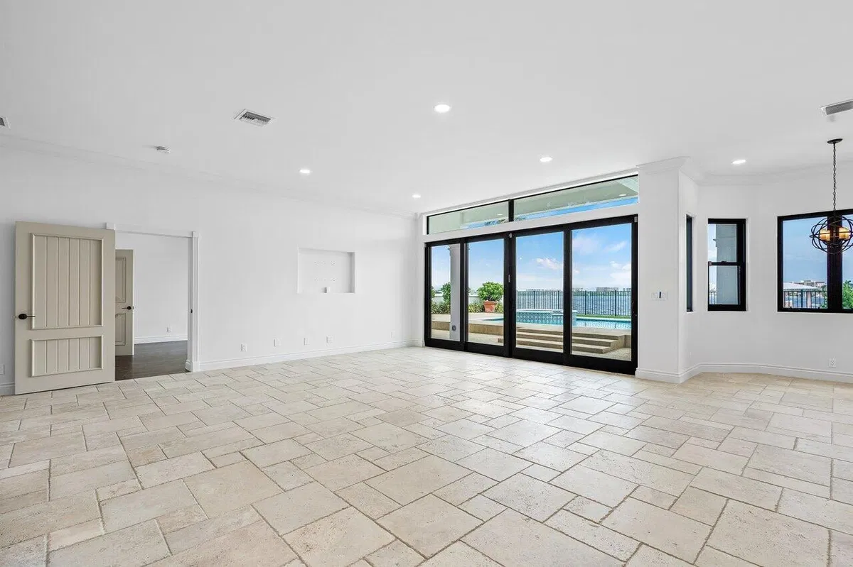Residence photo 16