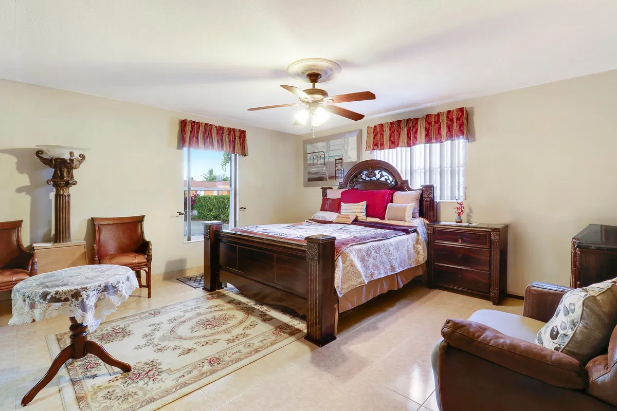 Residence photo 22