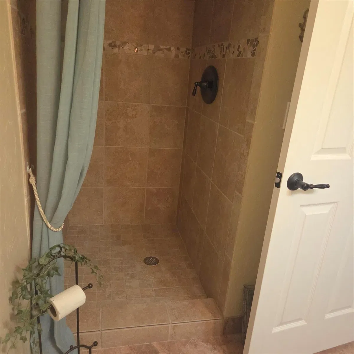  Unit B photo 13