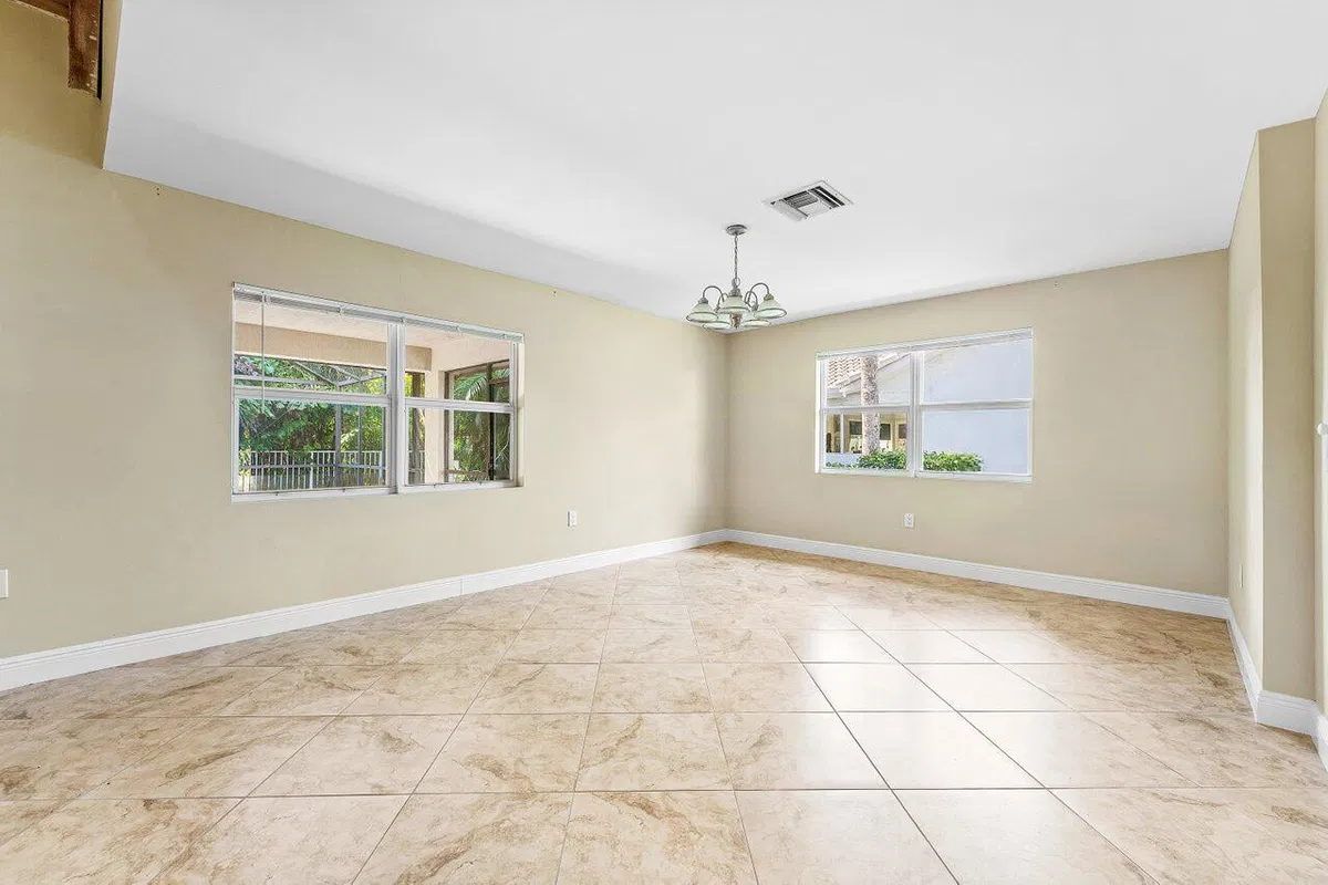Residence photo 19