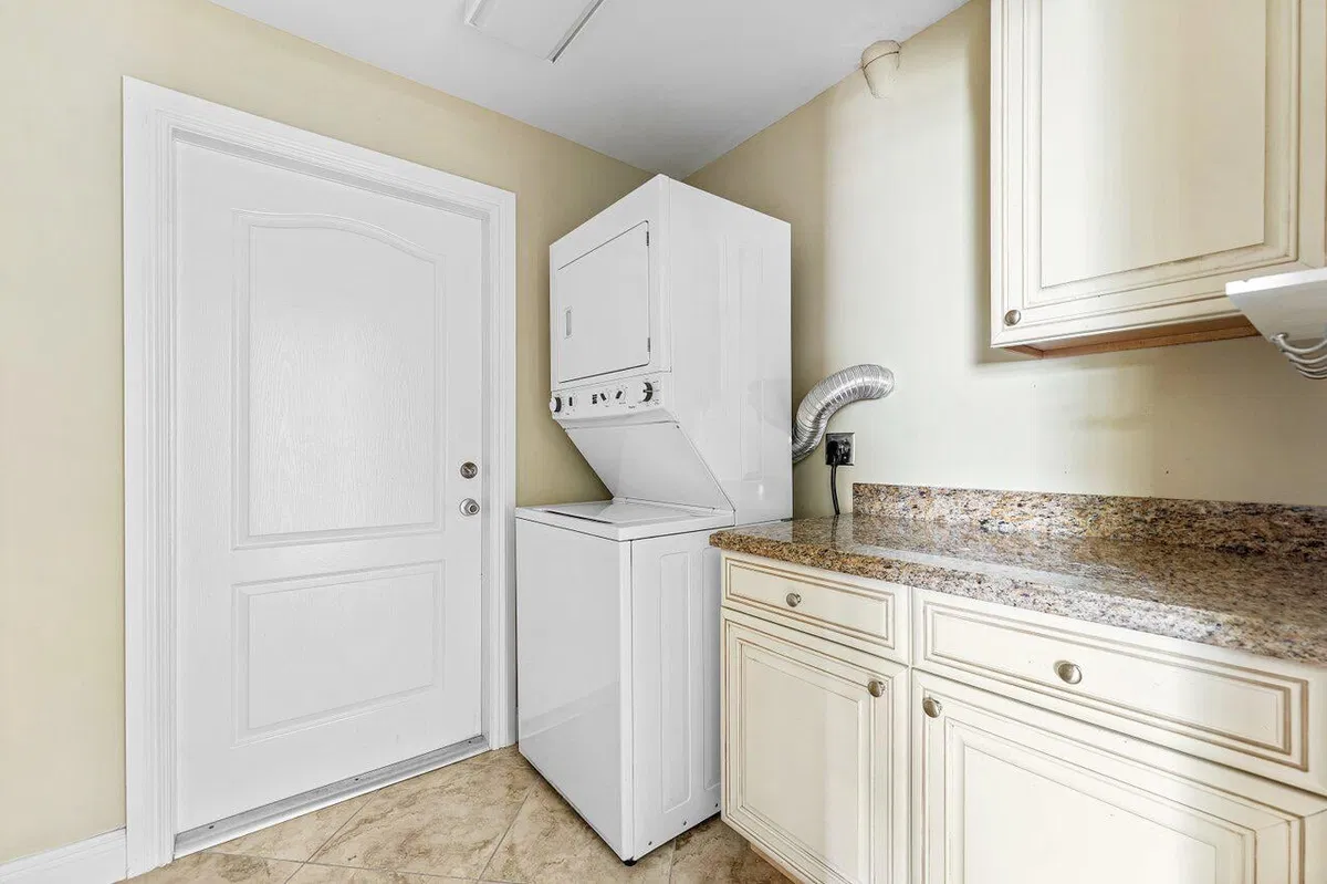 Residence photo 37