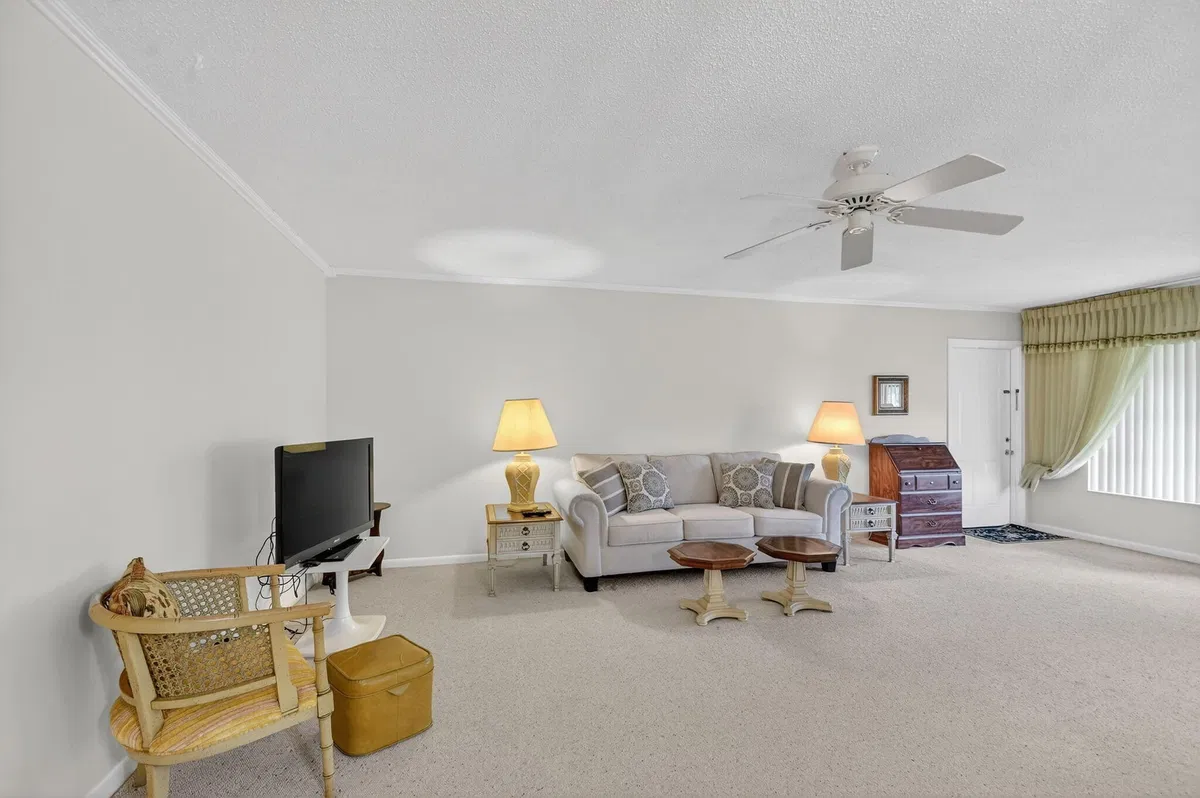 Unit C photo 10