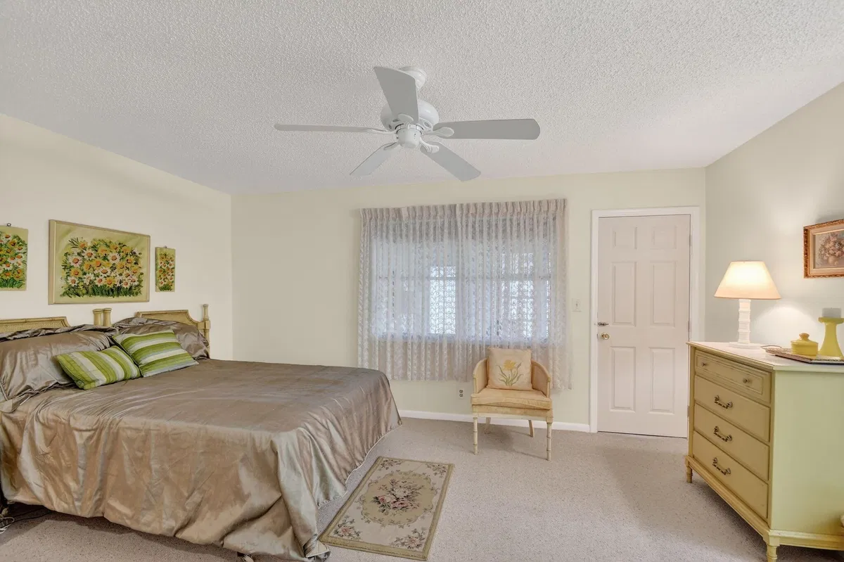 Unit C photo 22