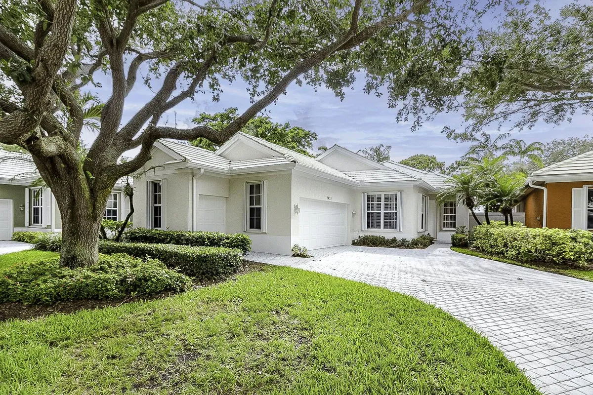 Monarch Country Club Residence