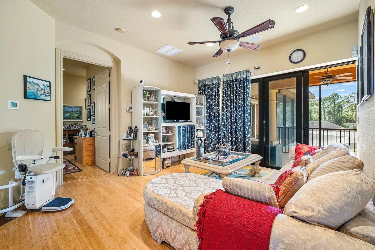 Residence photo 43