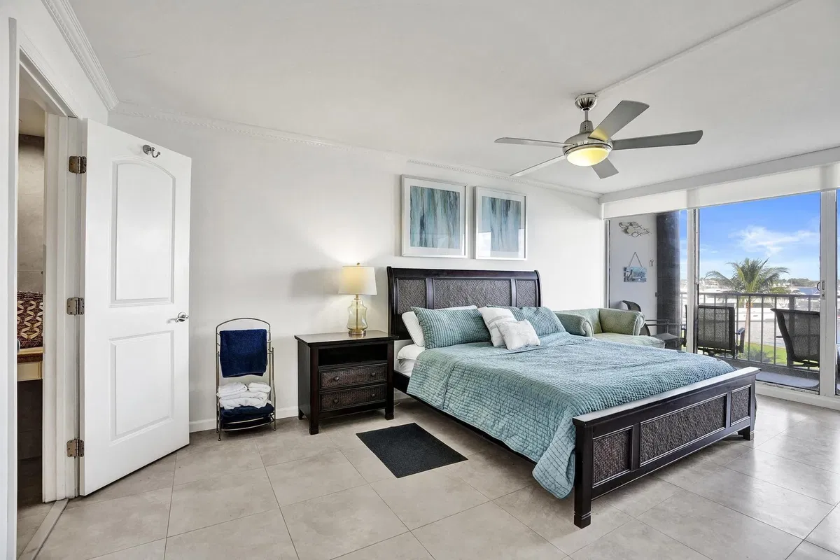 Unit 317 photo 19
