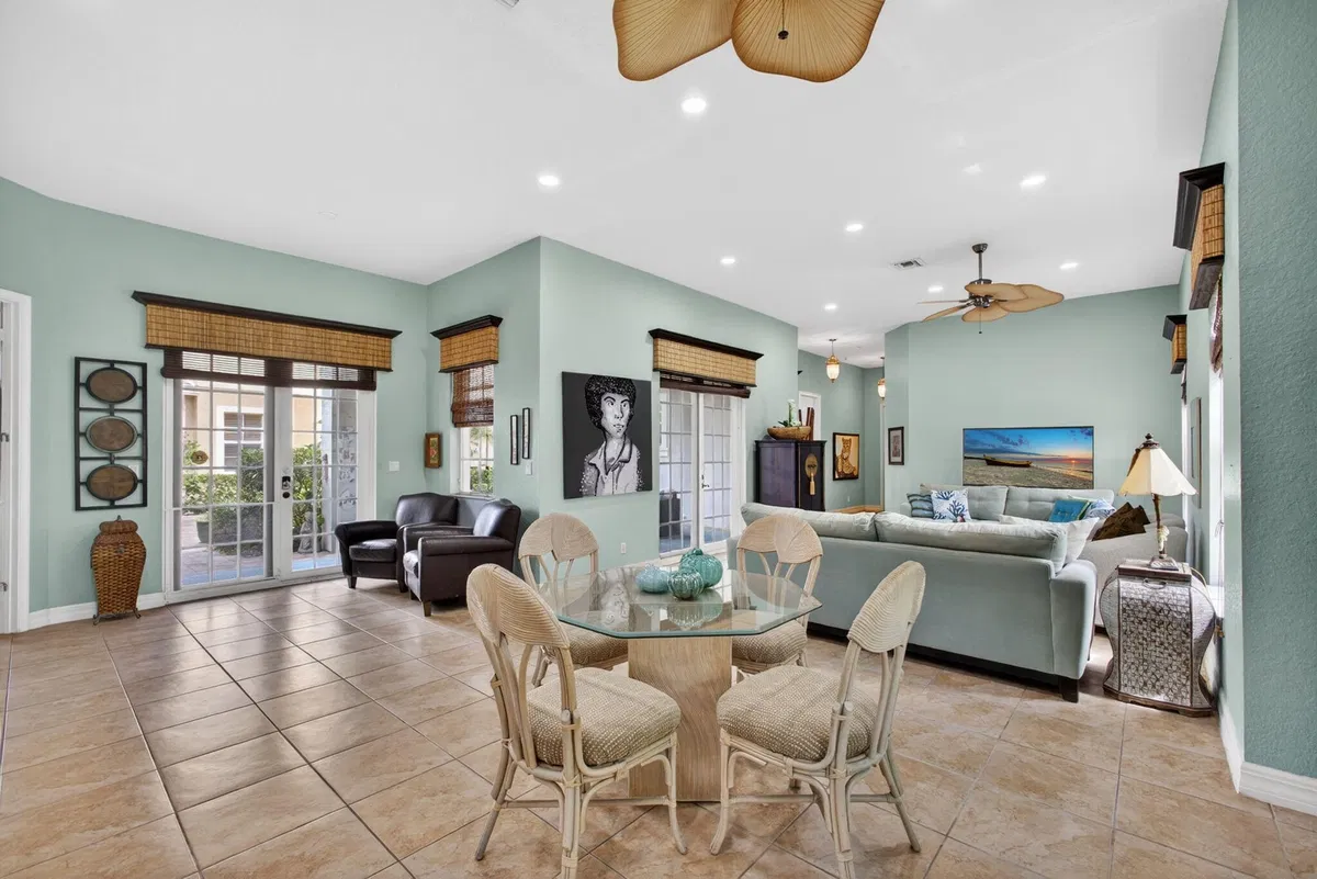Canterbury Place Residence photo 13