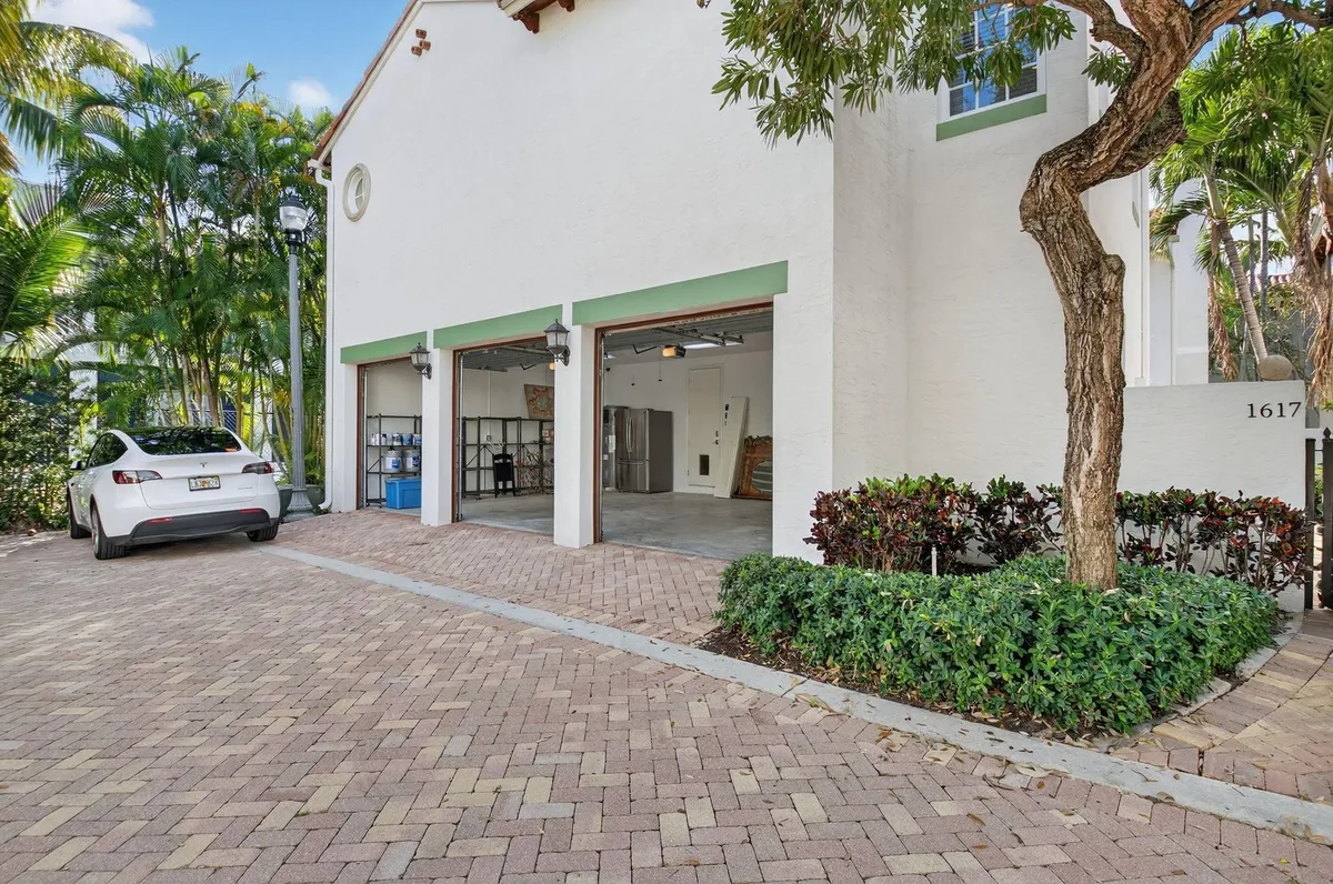 Palm Trail Delray Beach Residence photo 40
