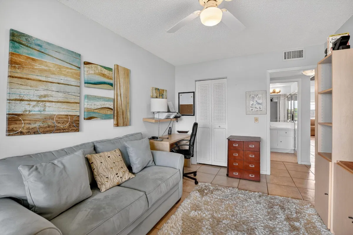 Residence photo 19