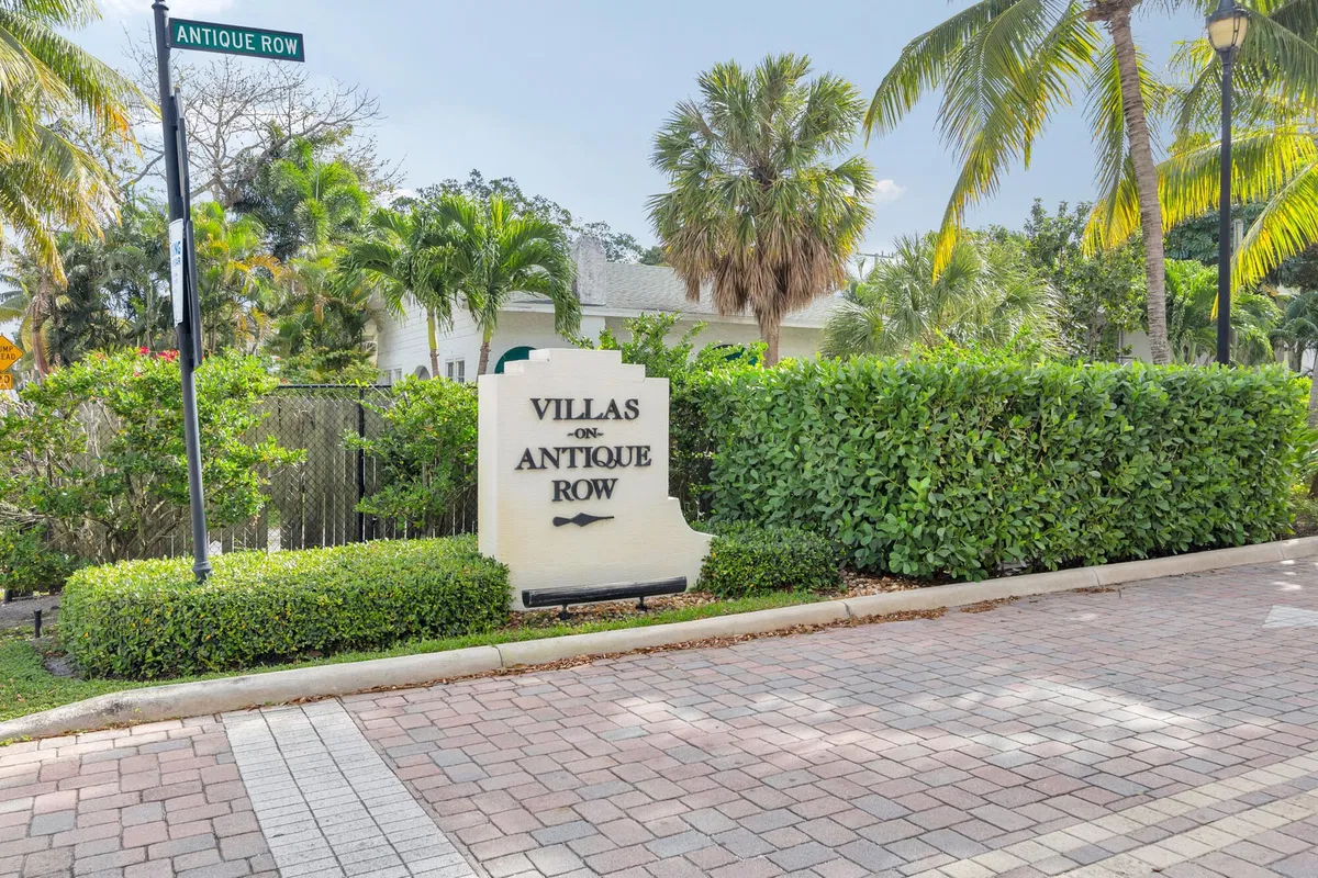 Villas on Antique Row Unit 200 photo 22