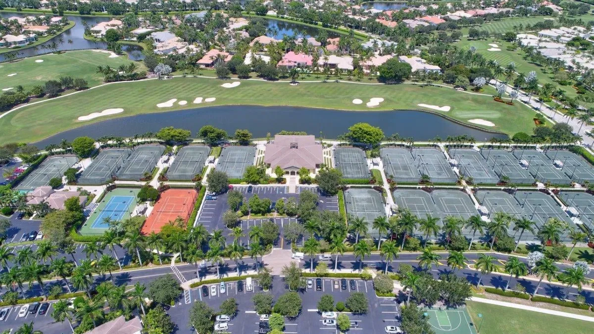 Woodfield Country Club Residence photo 94