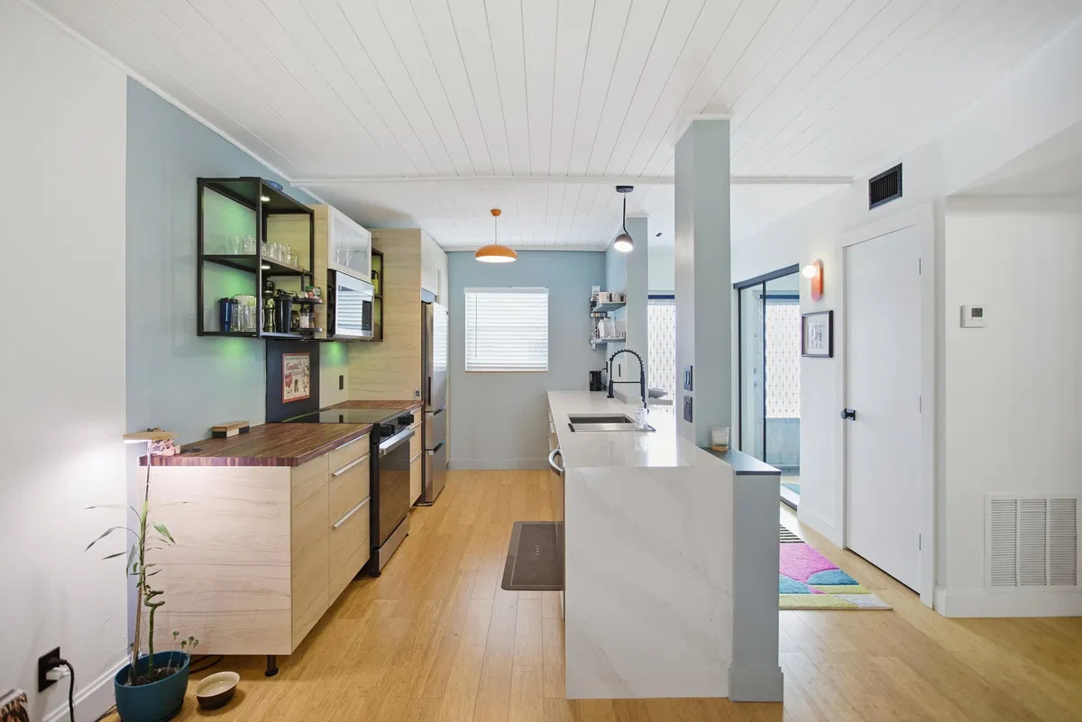 Unit 906 photo 19