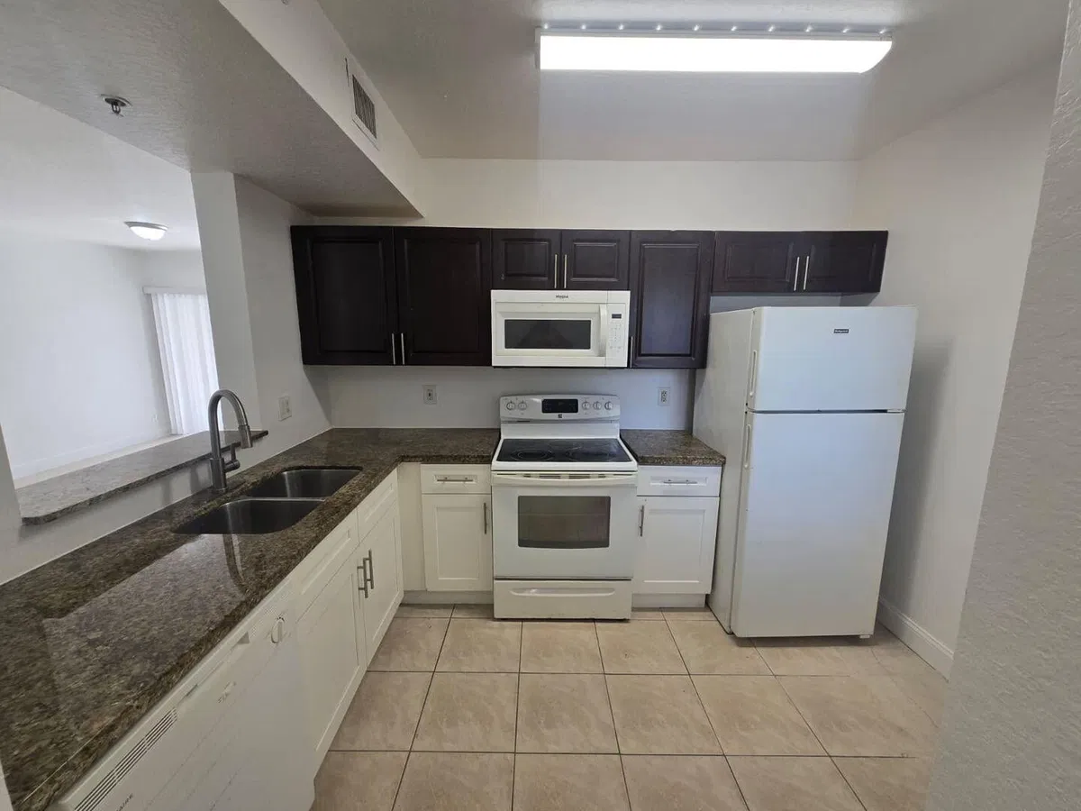 Unit 1315 photo 7
